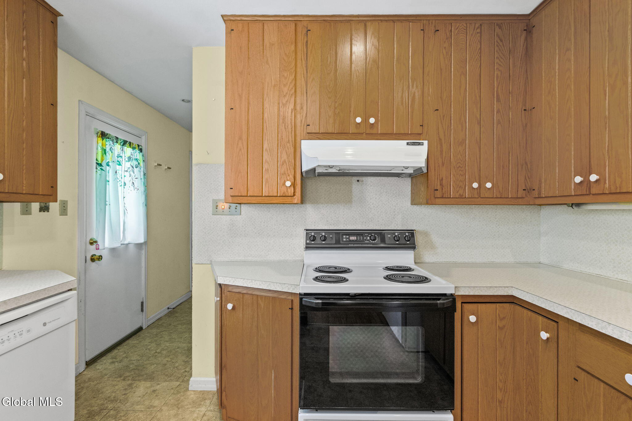 18 Edmel Road Schenectady NY 12302