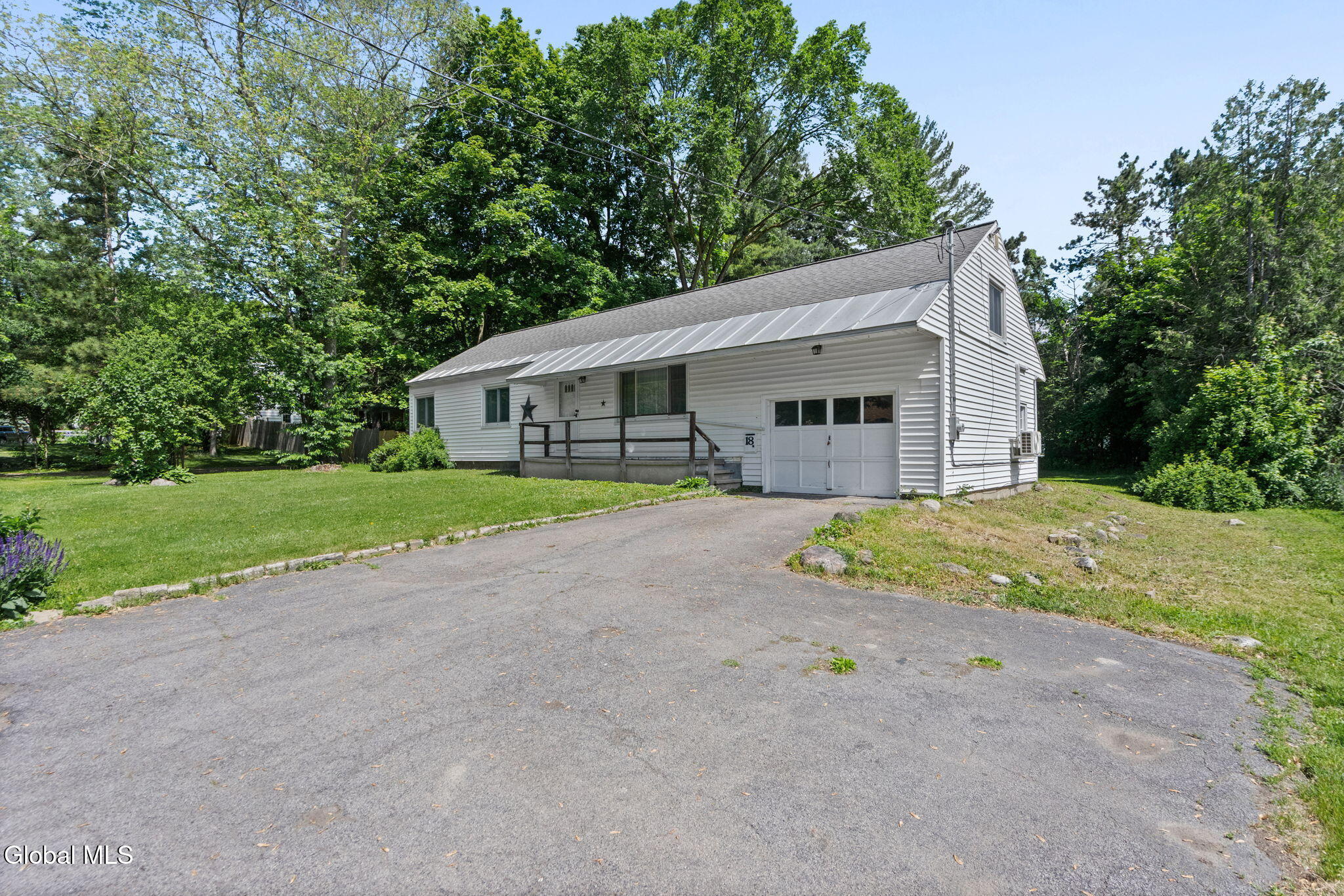 18 Edmel Road Schenectady NY 12302