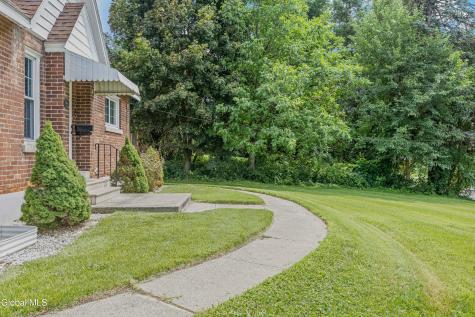 131 Shaker Road Albany NY 12211
