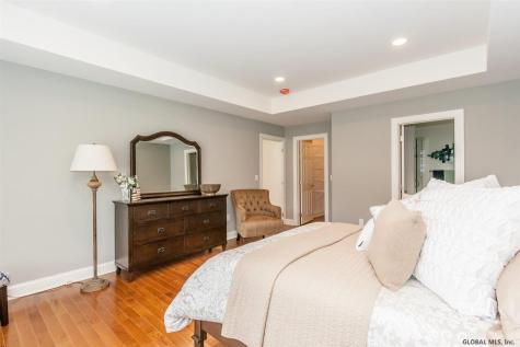 69 Lakepointe Way Saratoga Springs NY 12866