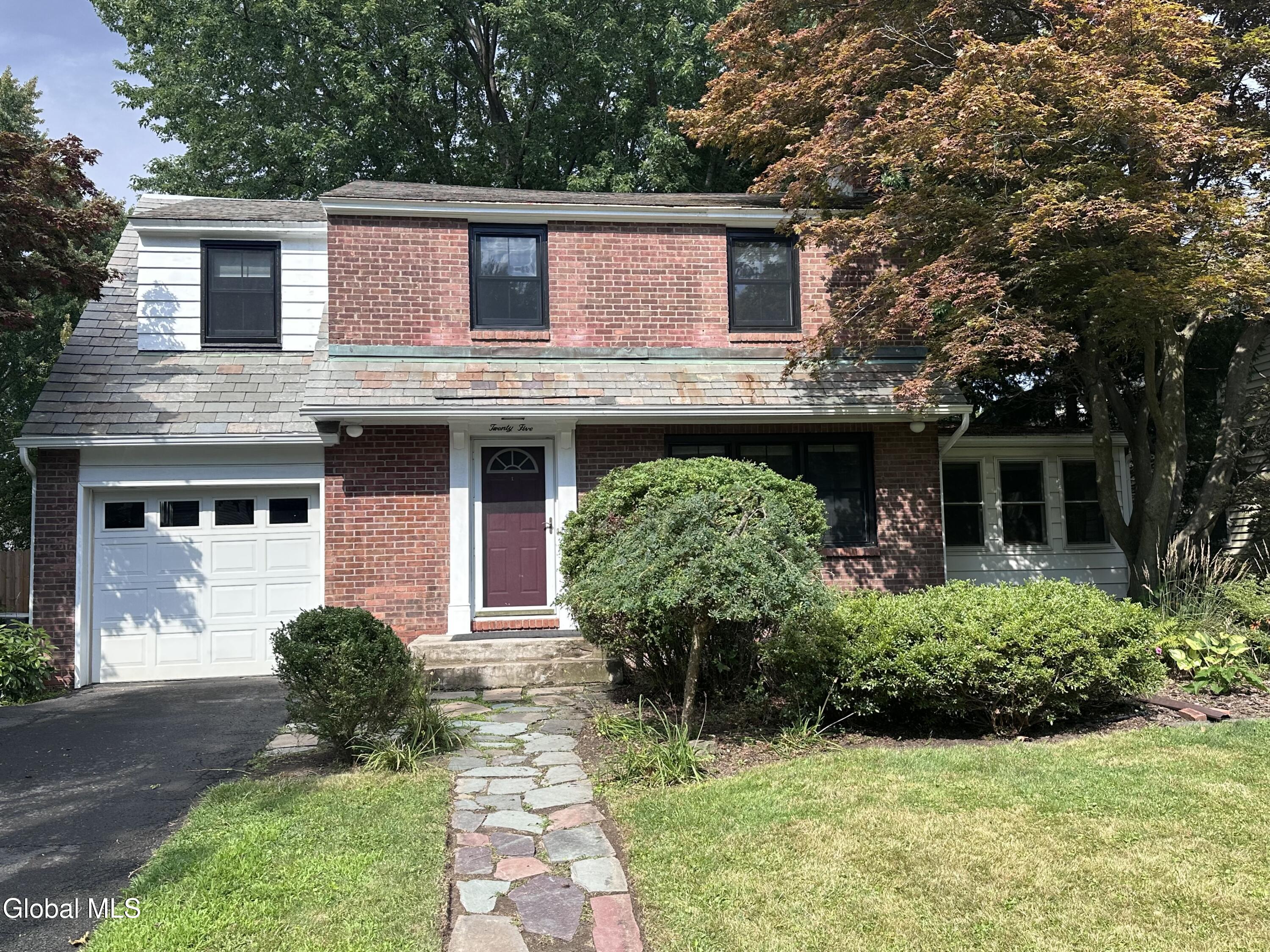 25 Buckingham Drive Albany NY 12208