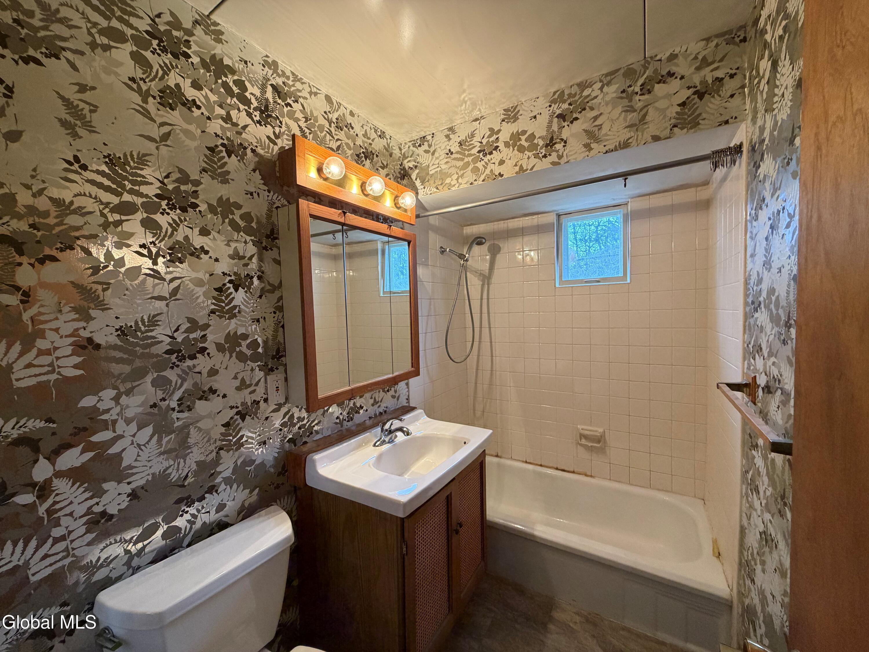 8 Clover Lane Loudonville NY 12211