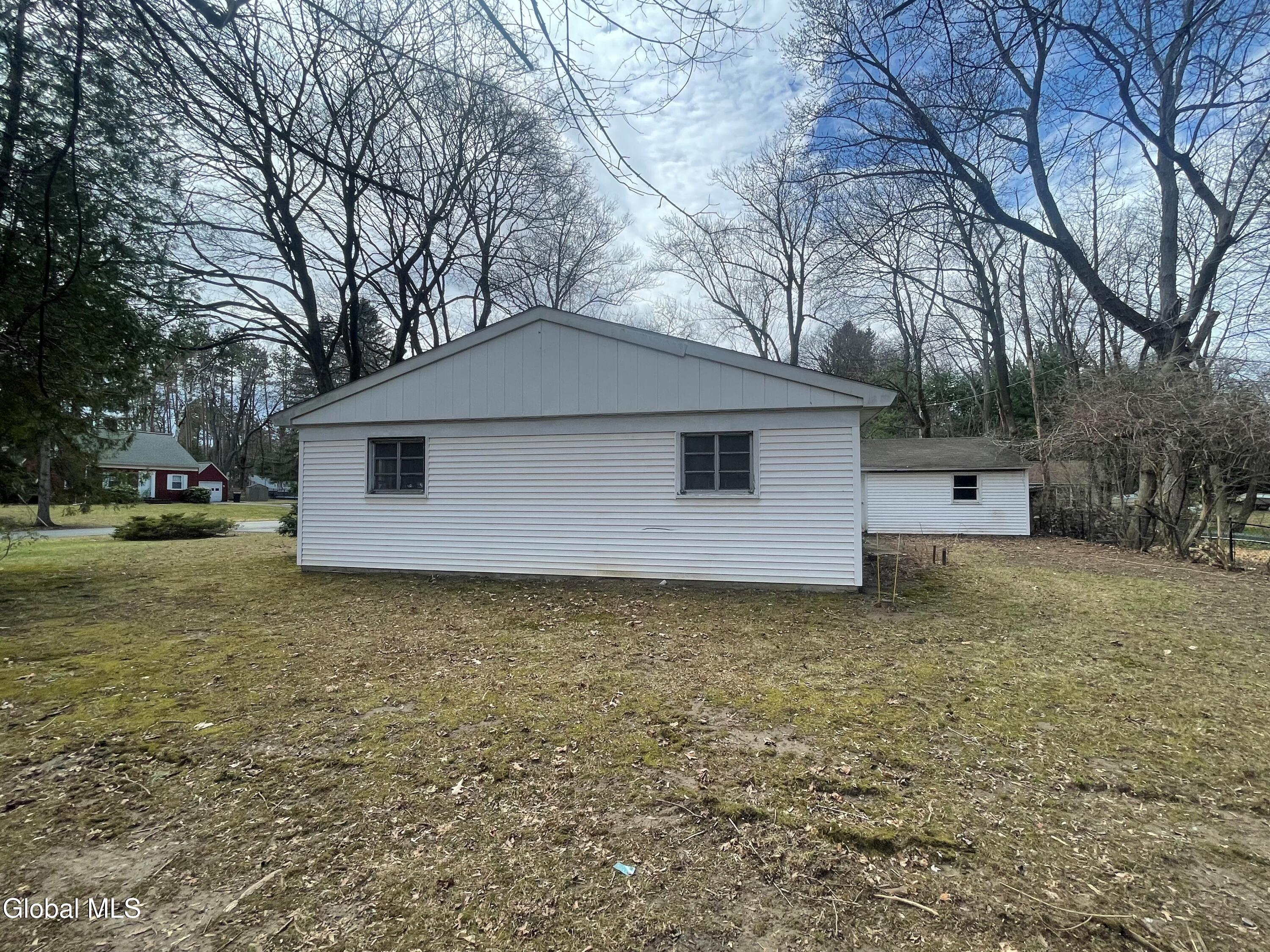 8 Clover Lane Loudonville NY 12211