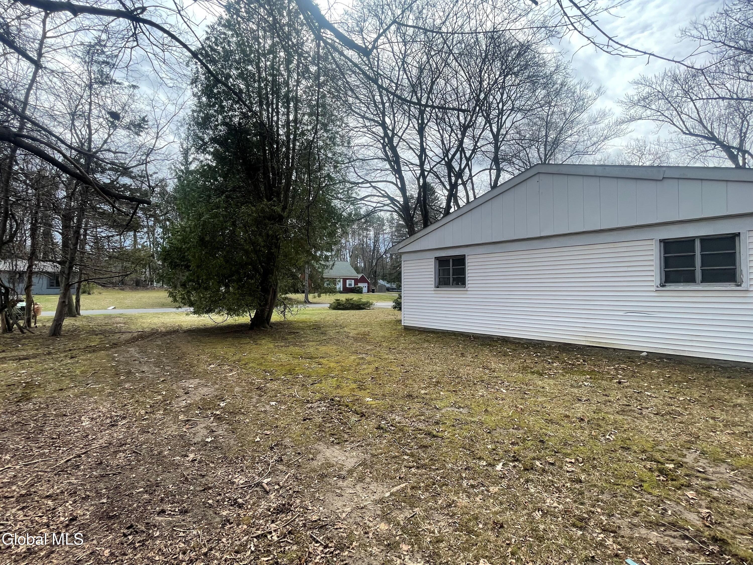 8 Clover Lane Loudonville NY 12211