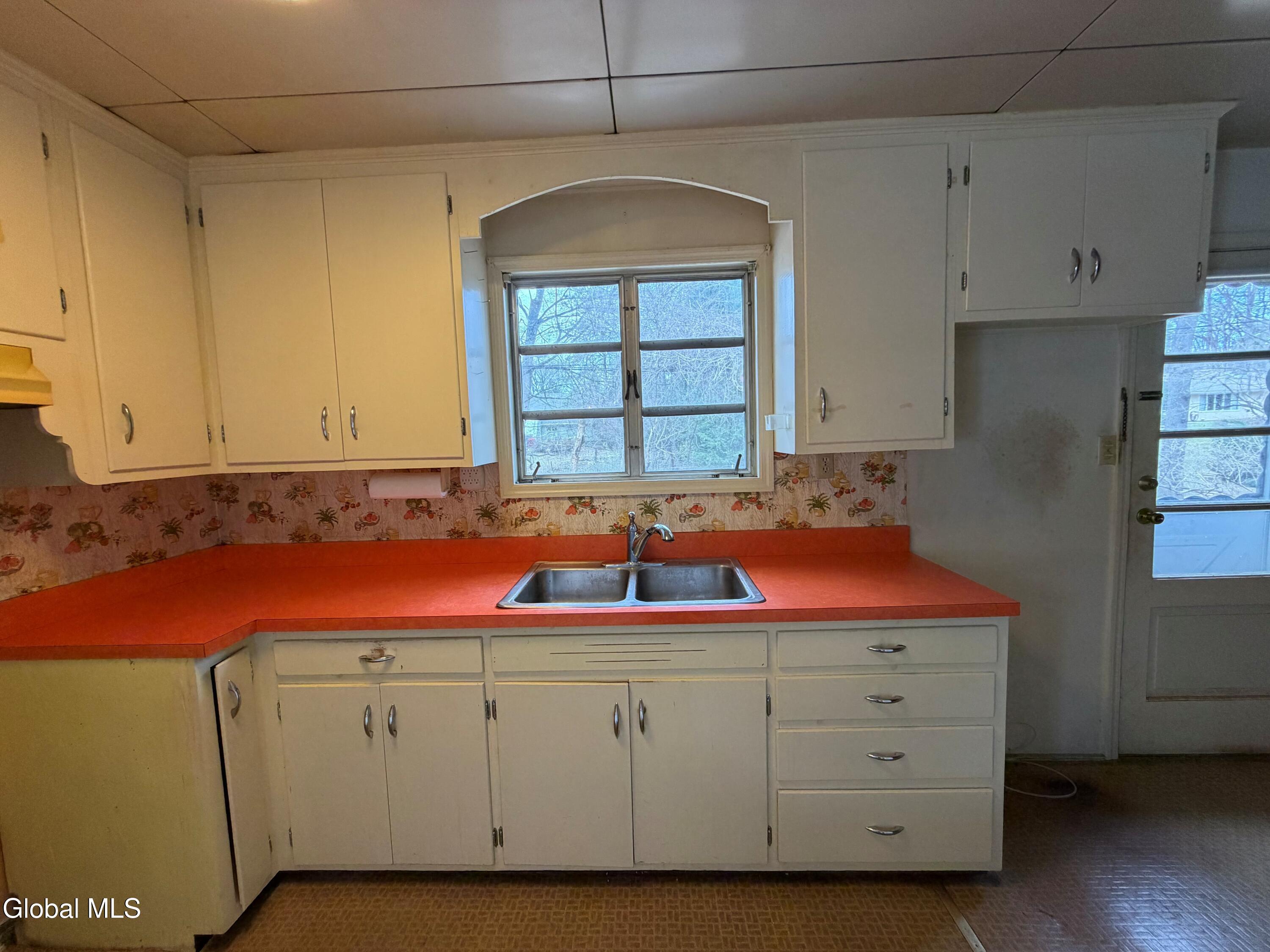 8 Clover Lane Loudonville NY 12211