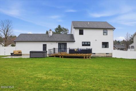 39 Oak Tree Circle Queensbury NY 12804