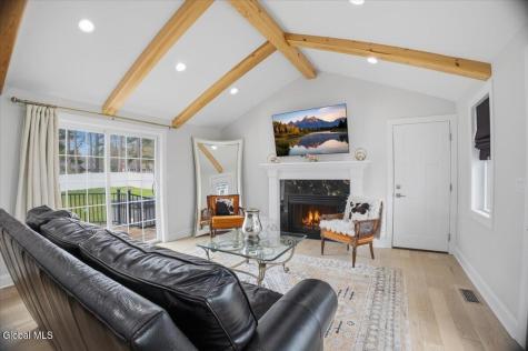 39 Oak Tree Circle Queensbury NY 12804