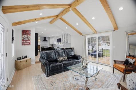 39 Oak Tree Circle Queensbury NY 12804