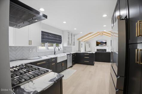 39 Oak Tree Circle Queensbury NY 12804