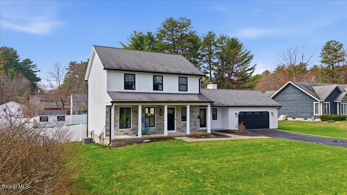 39 Oak Tree Circle Queensbury NY 12804