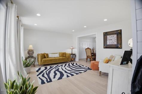 39 Oak Tree Circle Queensbury NY 12804