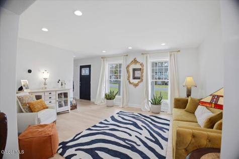 39 Oak Tree Circle Queensbury NY 12804