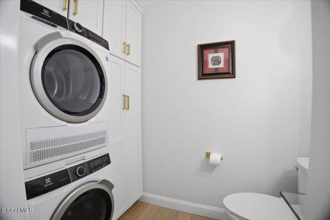 39 Oak Tree Circle Queensbury NY 12804