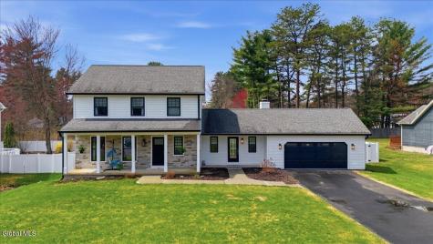 39 Oak Tree Circle Queensbury NY 12804