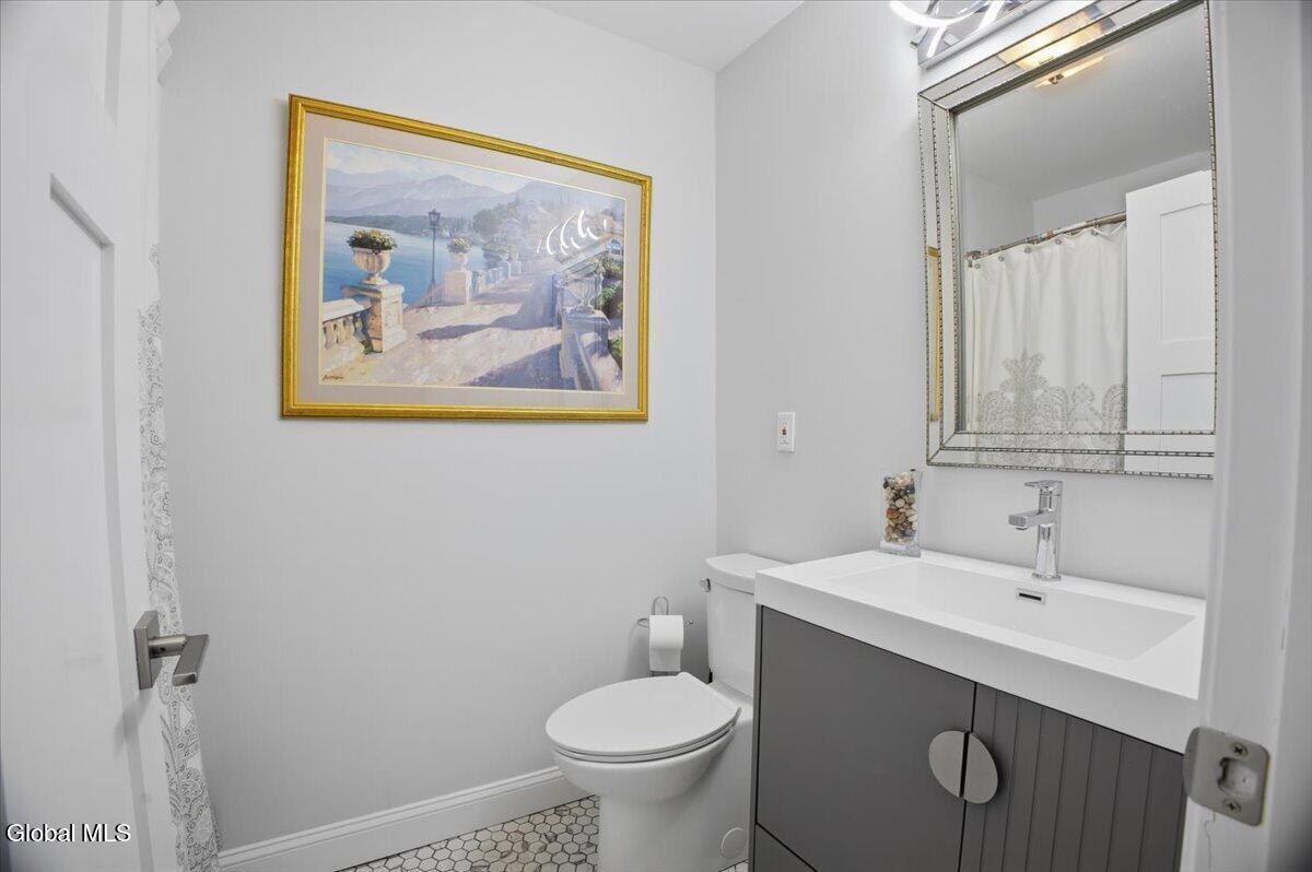 39 Oak Tree Circle Queensbury NY 12804