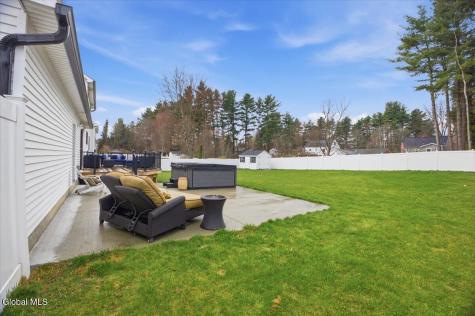 39 Oak Tree Circle Queensbury NY 12804
