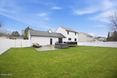 39 Oak Tree Circle Queensbury NY 12804