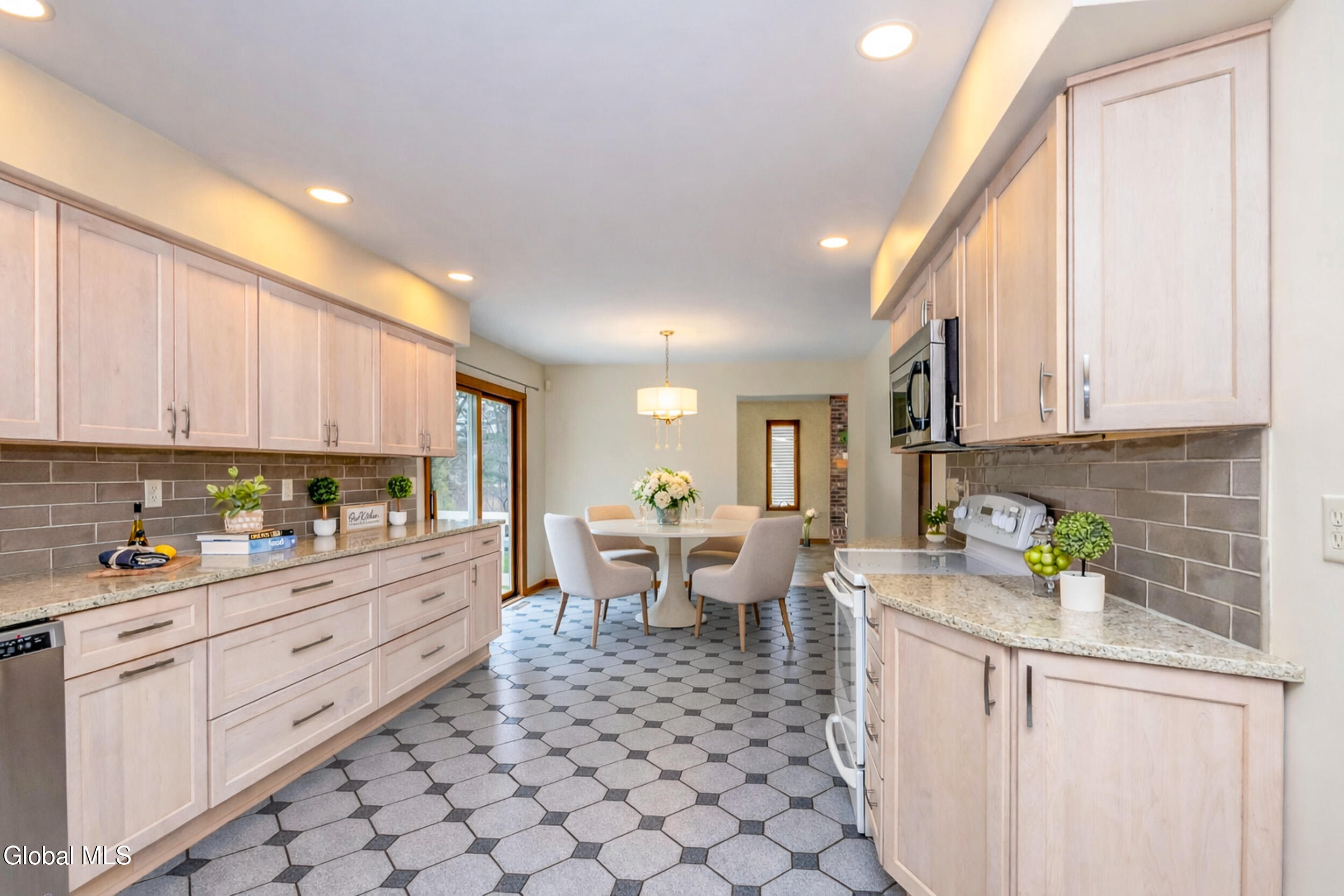 42 Deer Run Hollow Halfmoon NY 12065