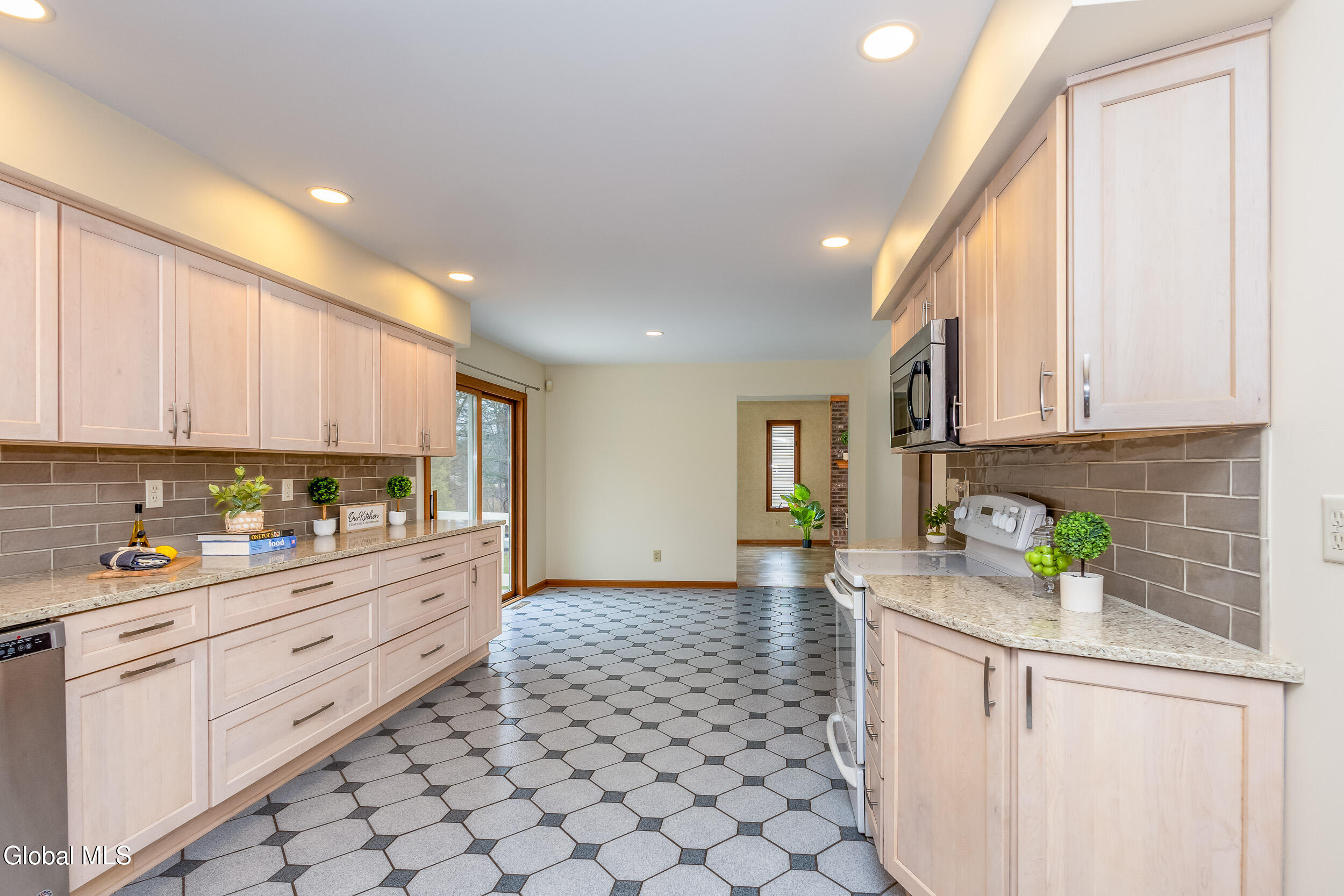42 Deer Run Hollow Halfmoon NY 12065