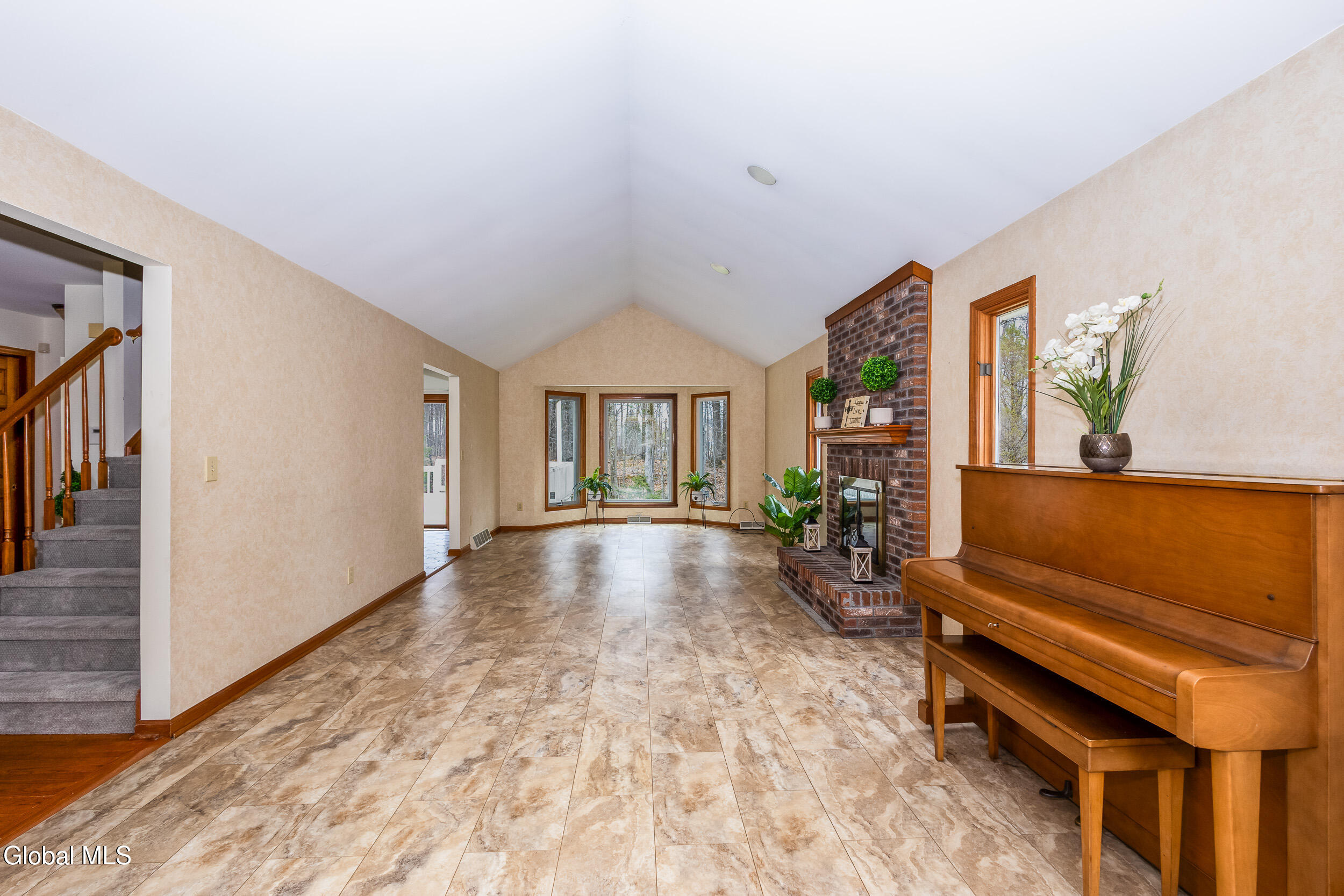 42 Deer Run Hollow Halfmoon NY 12065