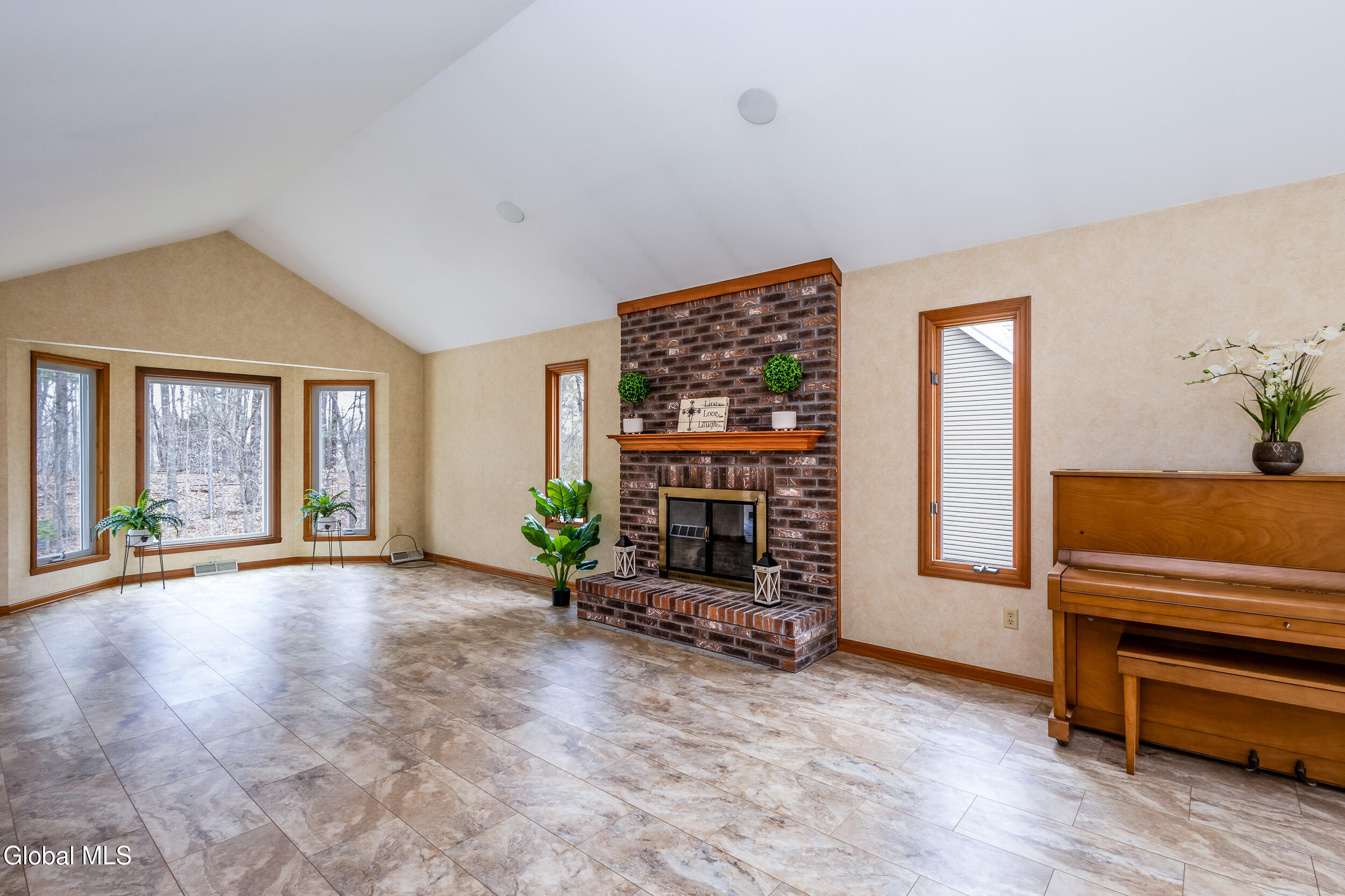 42 Deer Run Hollow Halfmoon NY 12065
