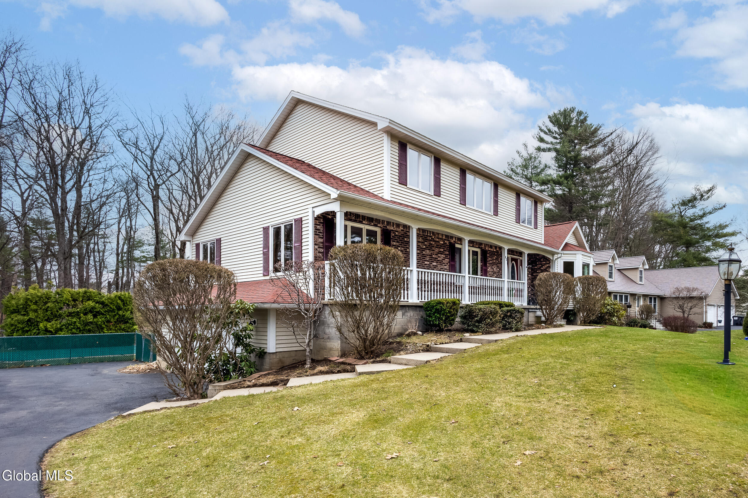 42 Deer Run Hollow Halfmoon NY 12065