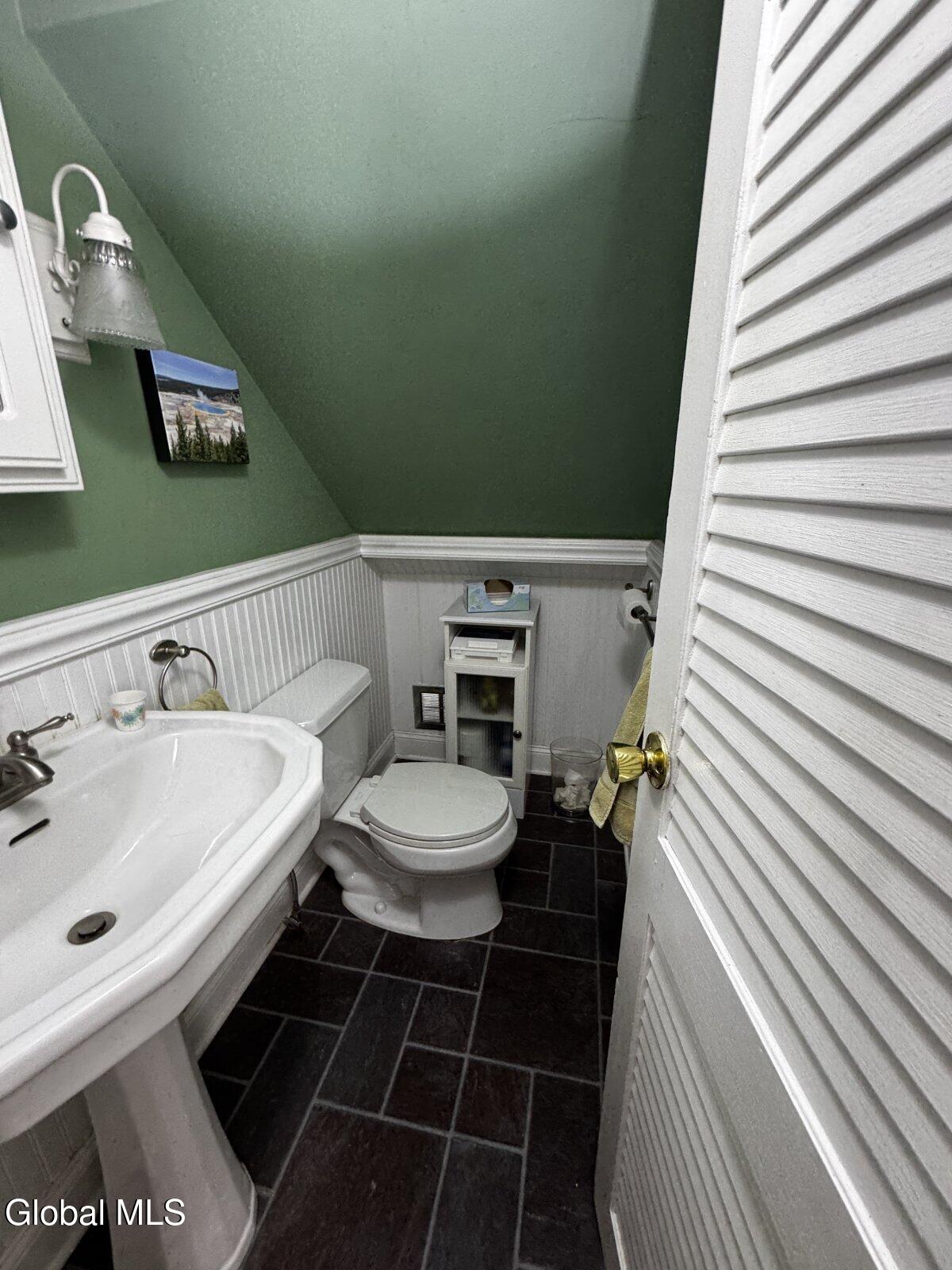 1042 Waverly Place Schenectady NY 12308