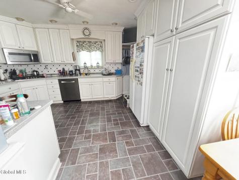 1042 Waverly Place Schenectady NY 12308