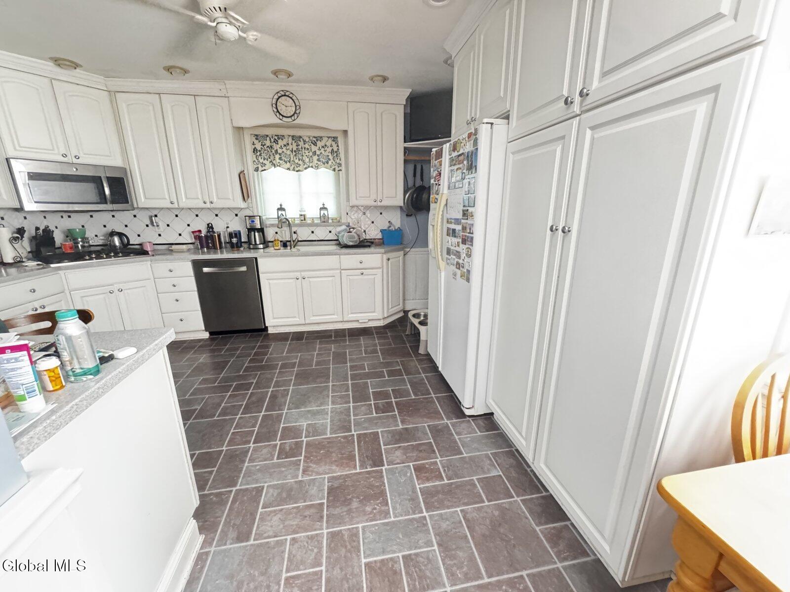 1042 Waverly Place Schenectady NY 12308