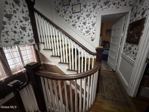 1042 Waverly Place Schenectady NY 12308
