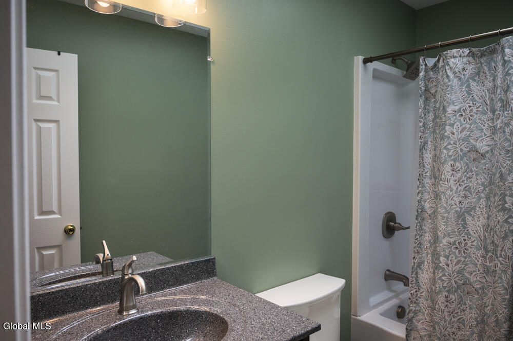 18 Whirlaway Boulevard Gansevoort NY 12831