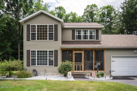 18 Whirlaway Boulevard Gansevoort NY 12831