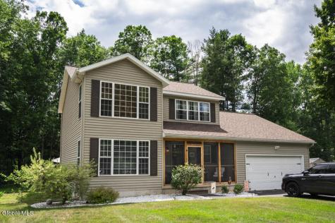 18 Whirlaway Boulevard Gansevoort NY 12831