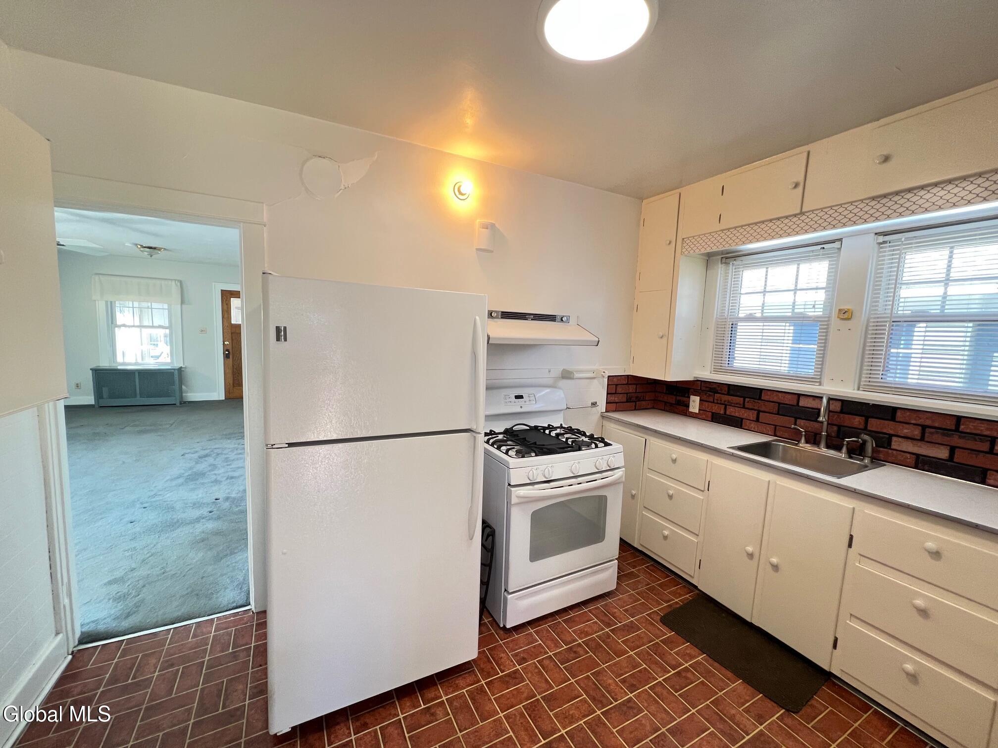 1182 S Country Club Drive Schenectady NY 12309