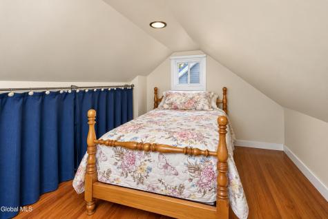 5 Easy Street Troy NY 12180