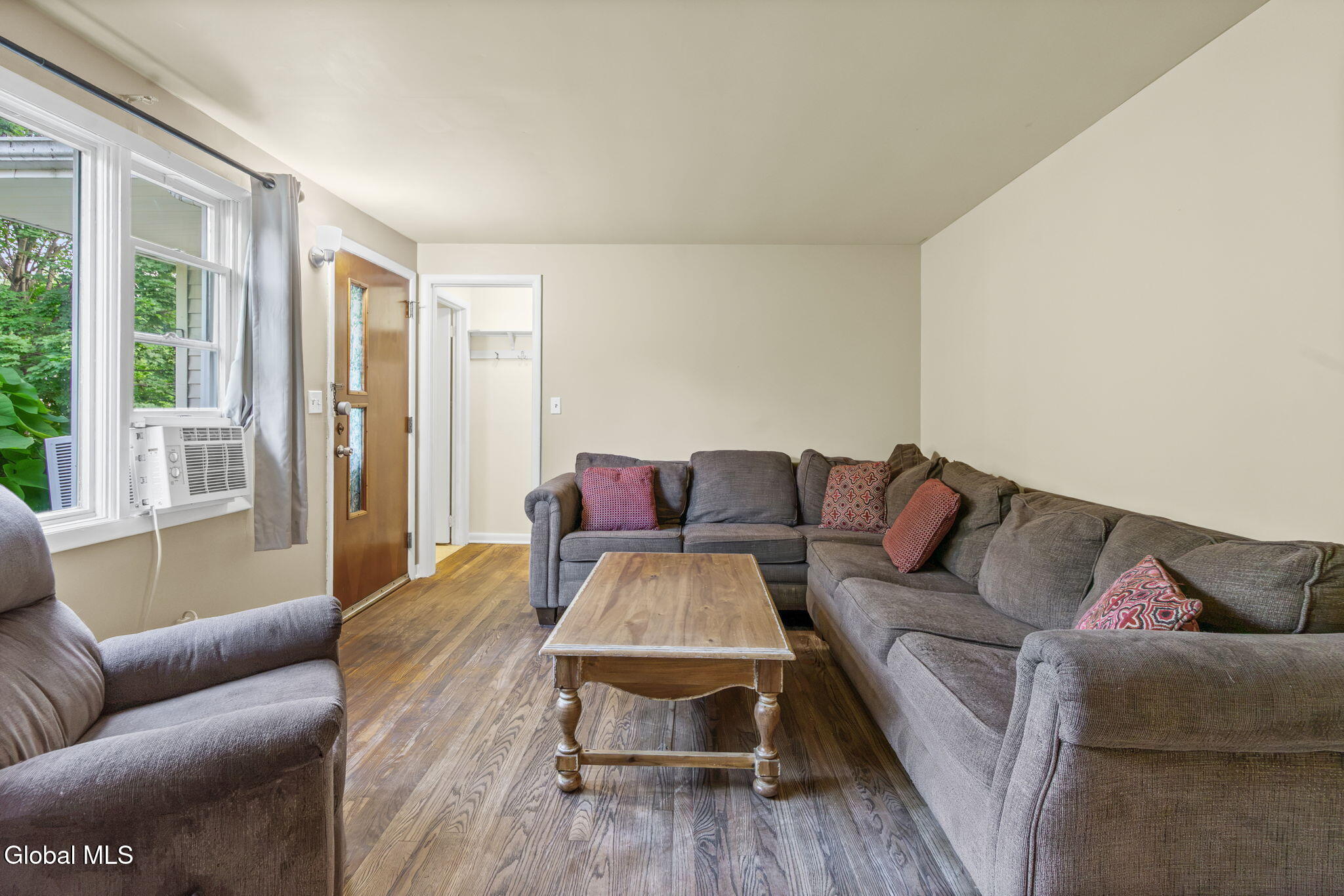 54 E Hite Court Schenectady NY 12303
