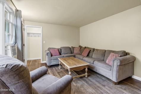 54 E Hite Court Schenectady NY 12303