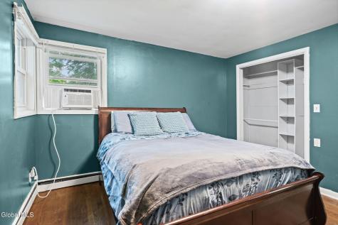 54 E Hite Court Schenectady NY 12303