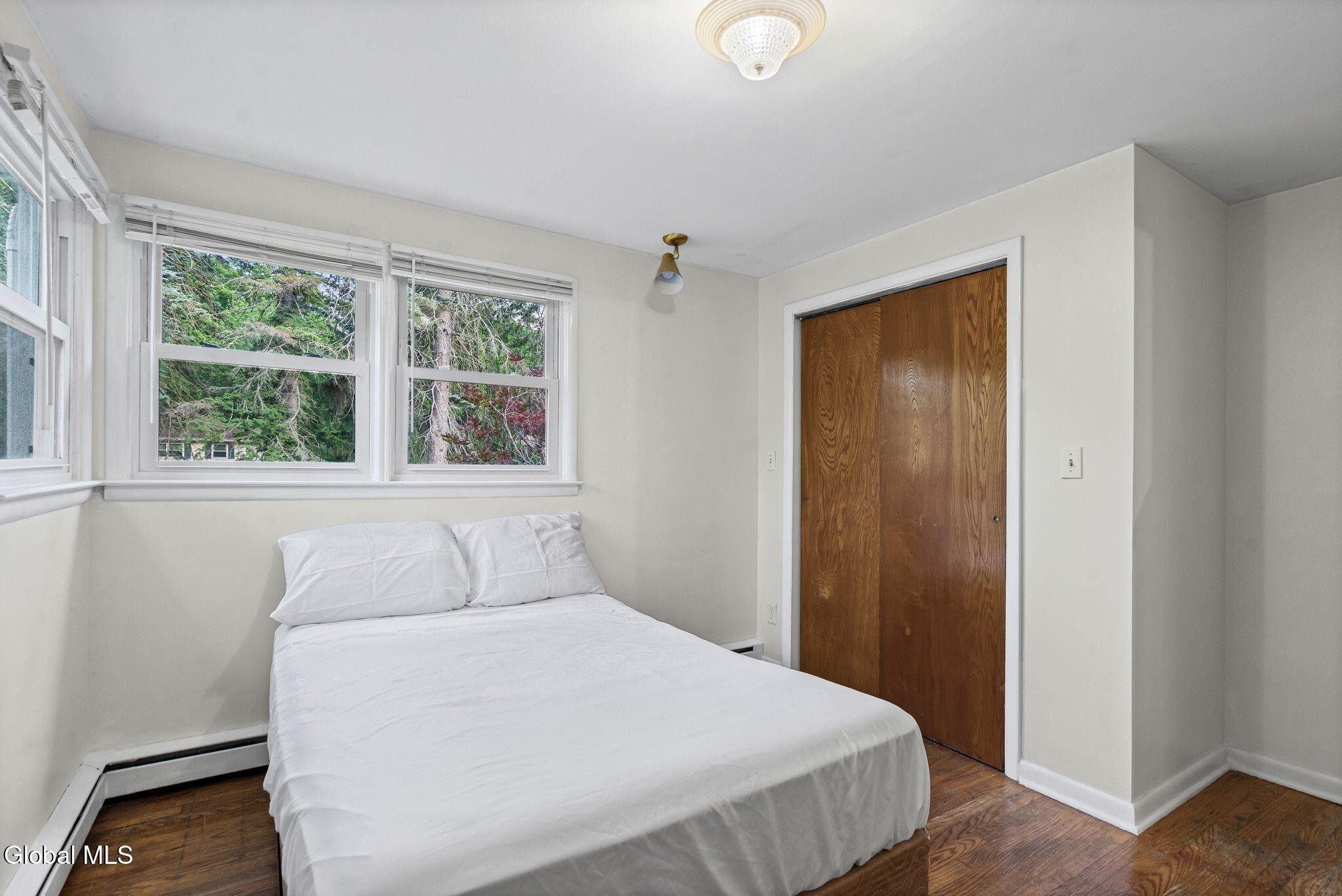 54 E Hite Court Schenectady NY 12303