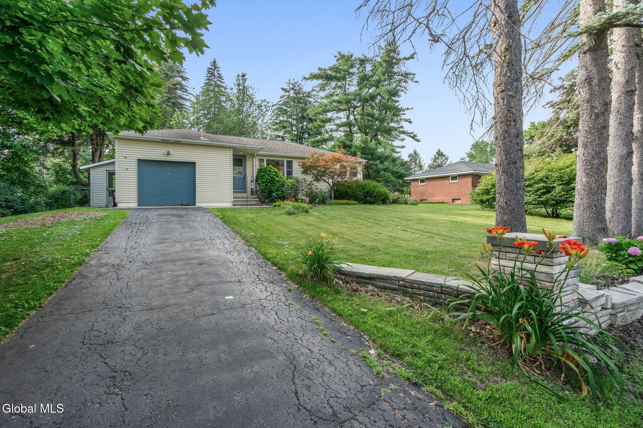 54 E Hite Court Schenectady NY 12303