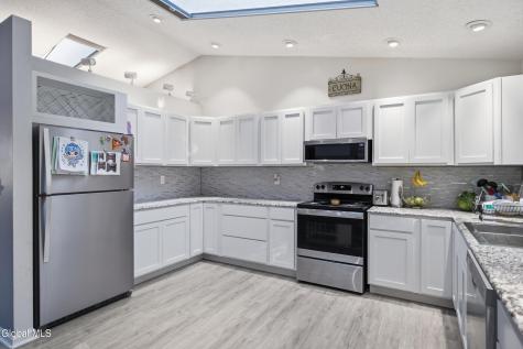 6 Ashford Lane Schenectady NY 12309