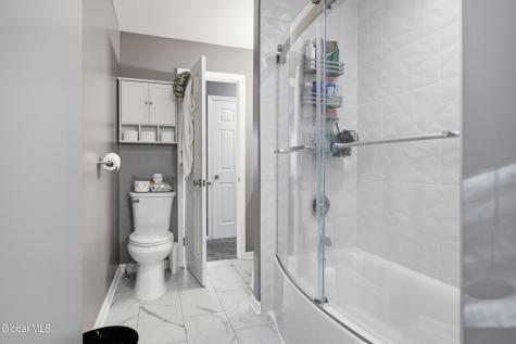 6 Ashford Lane Schenectady NY 12309