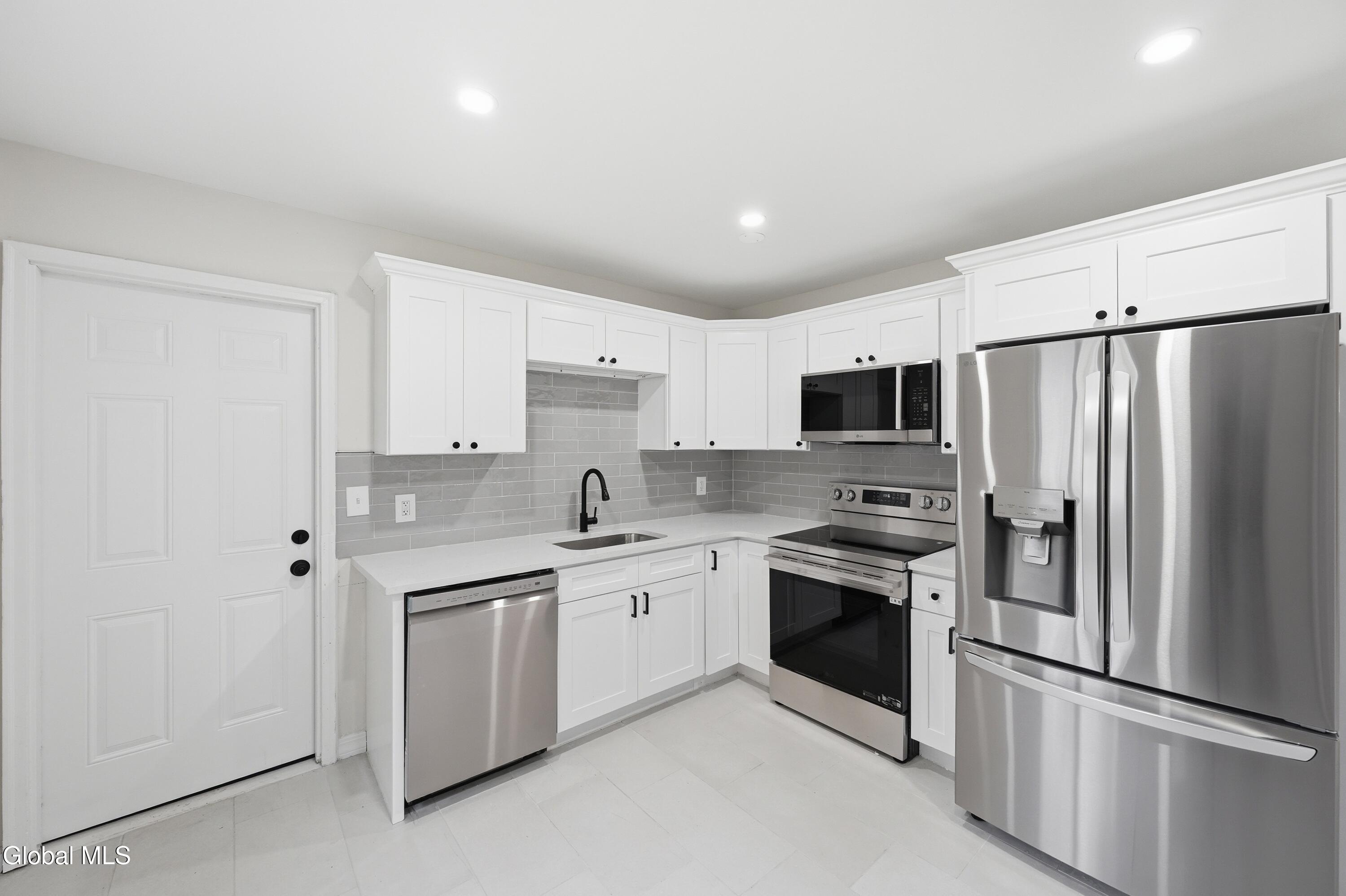 15 Barthol Street Colonie NY 12205