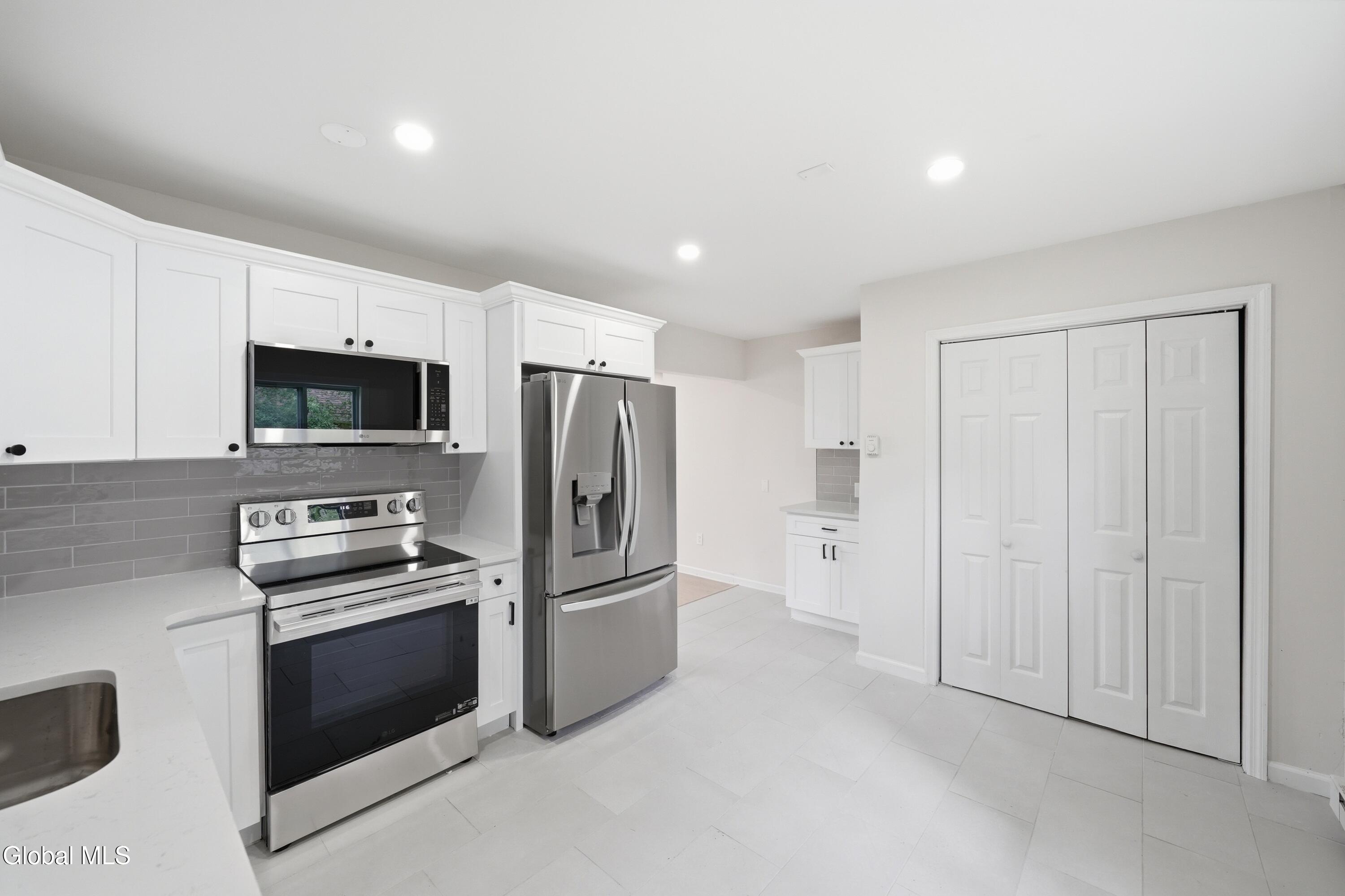 15 Barthol Street Colonie NY 12205