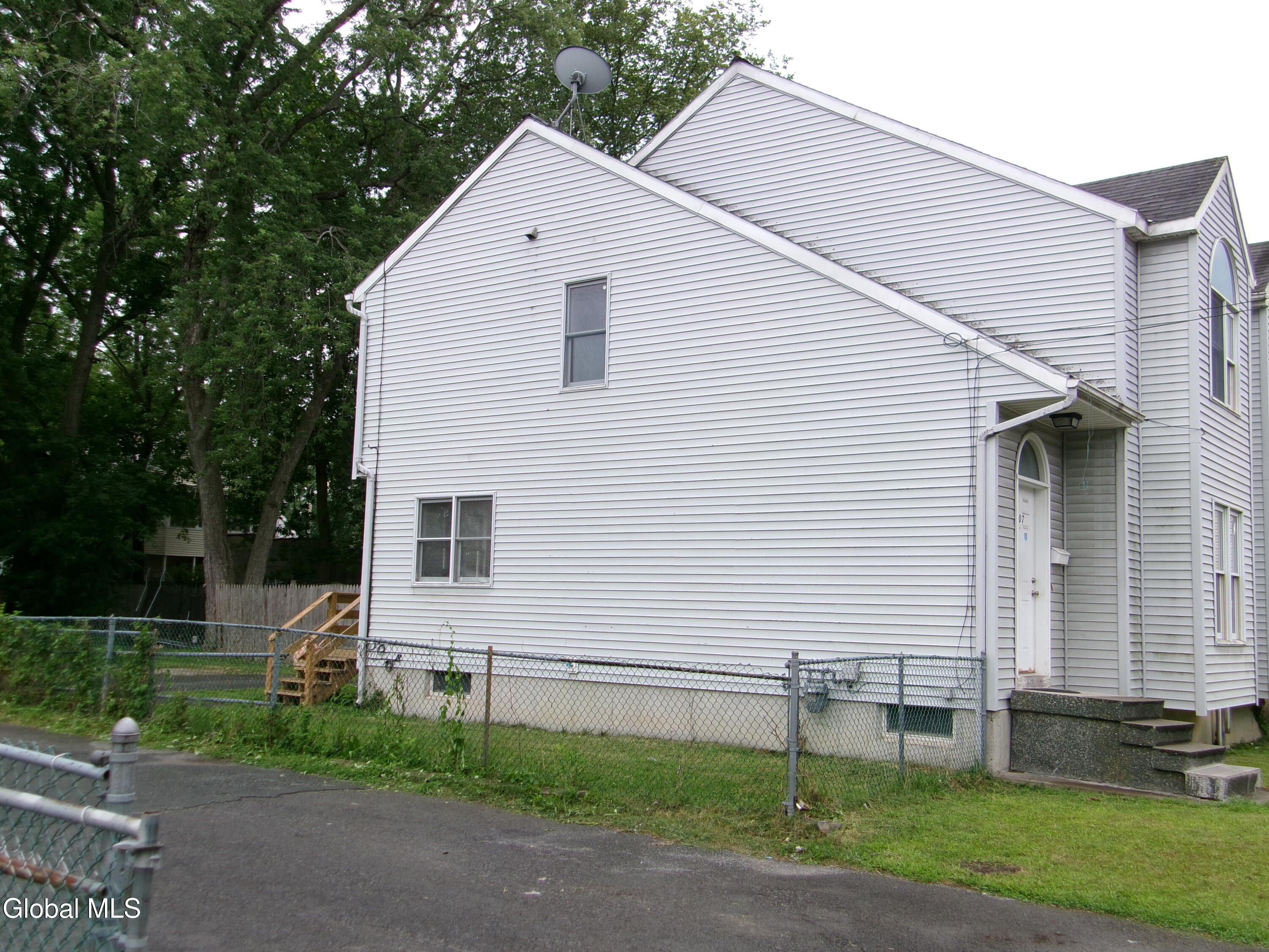 407 Paige Street Schenectady NY 12307