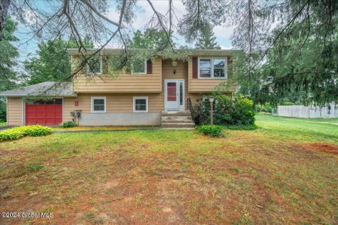 38 Cook Circle Gansevoort NY 12831
