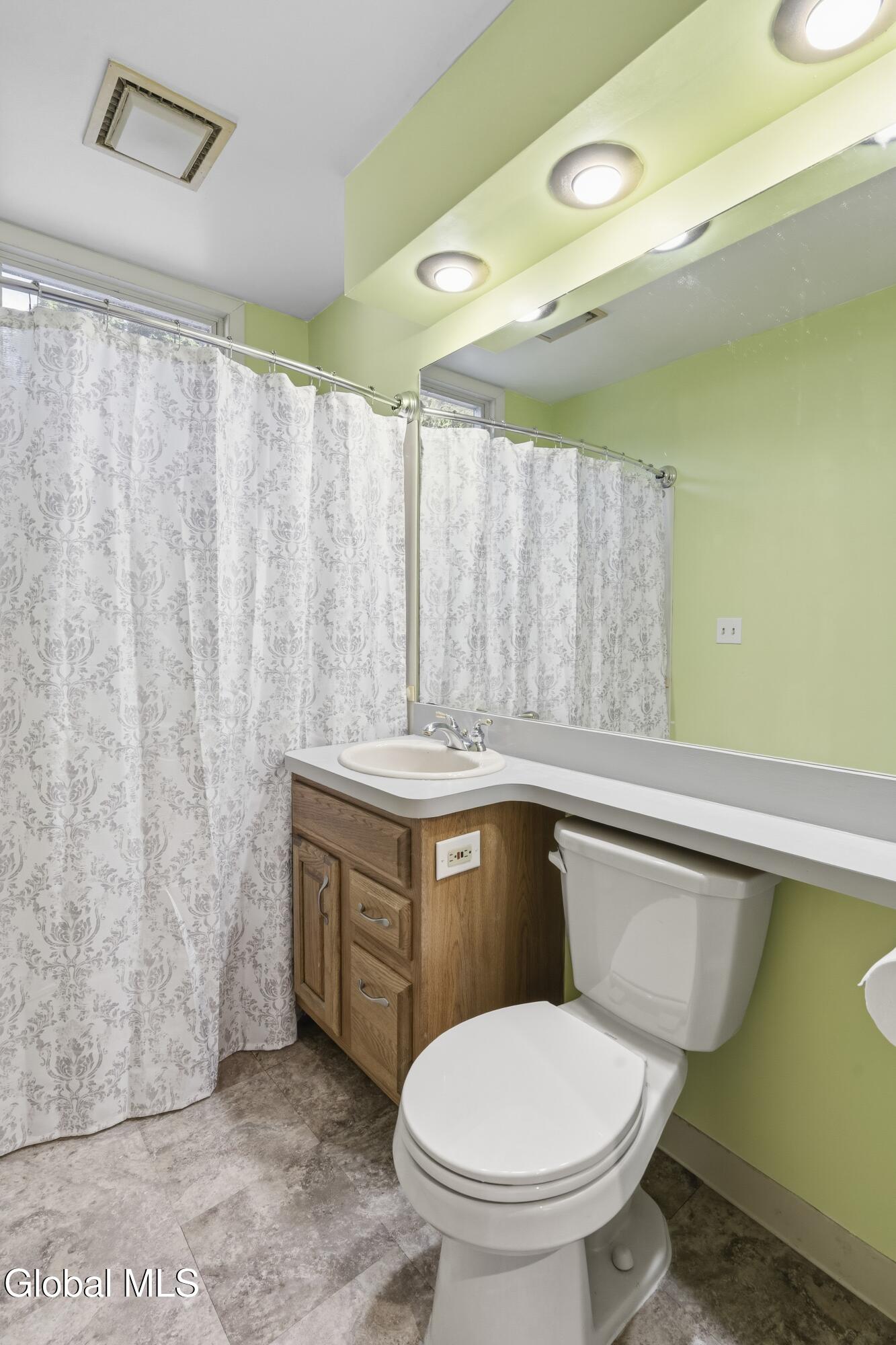 1054 Outer Drive Schenectady NY 12303