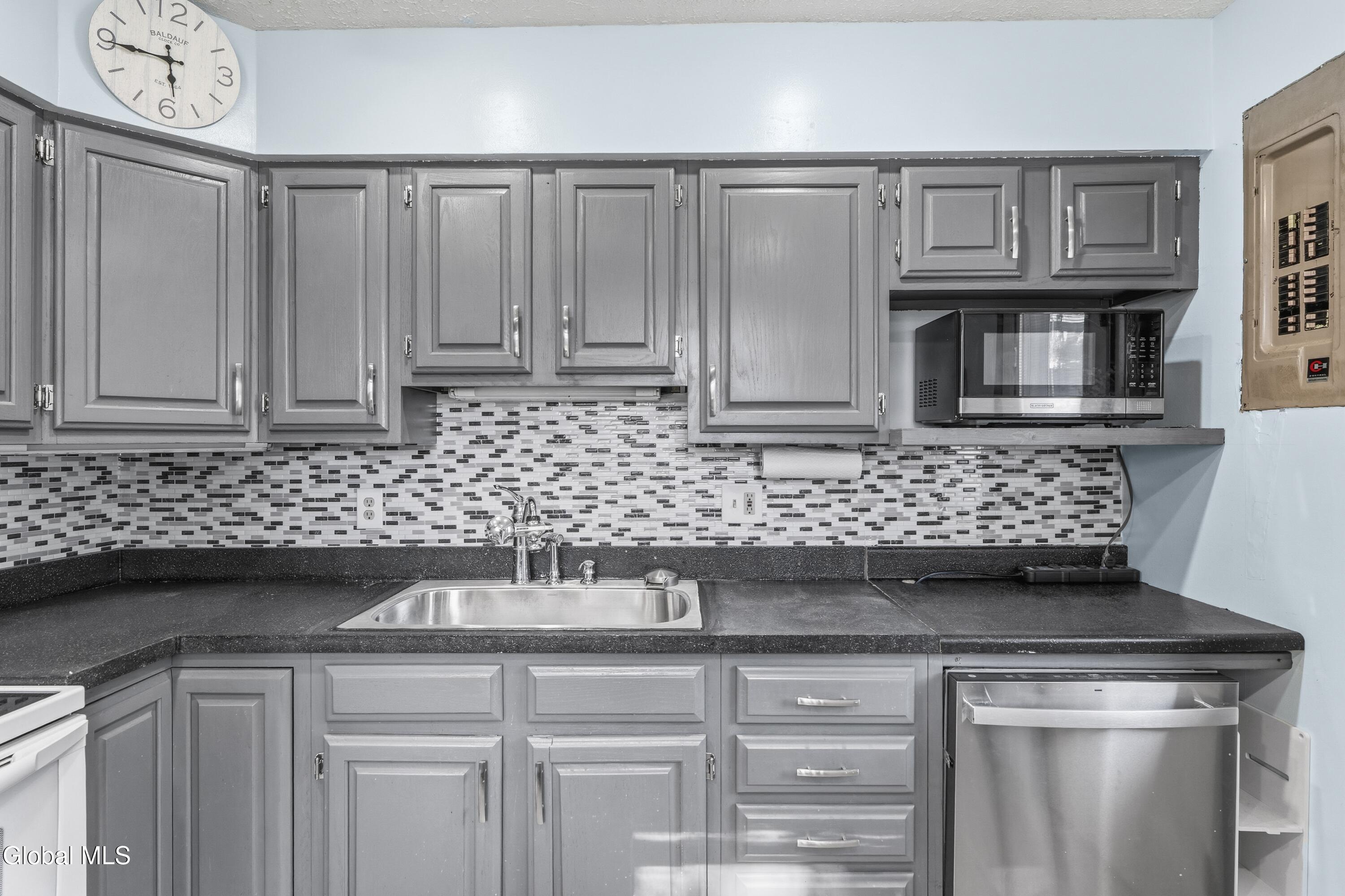 1054 Outer Drive Schenectady NY 12303