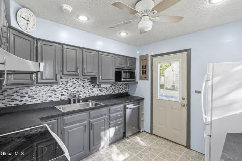 1054 Outer Drive Schenectady NY 12303