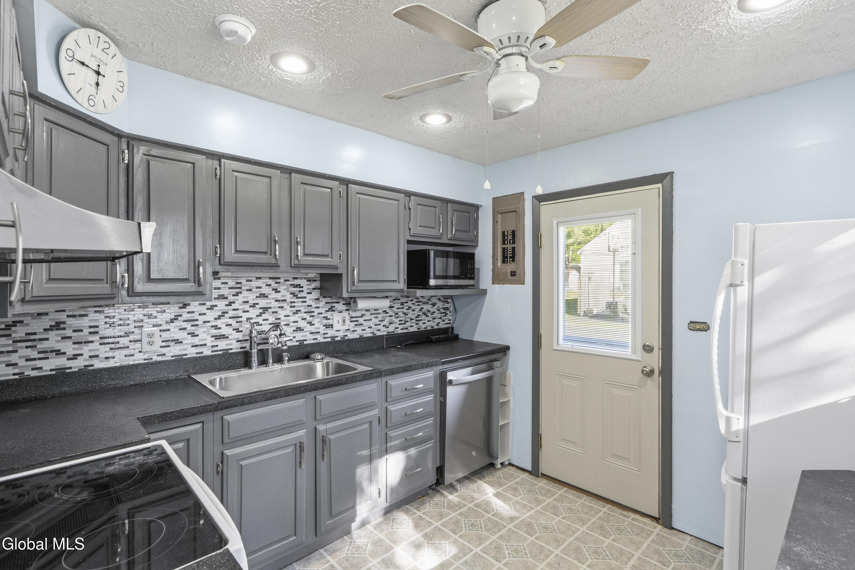 1054 Outer Drive Schenectady NY 12303